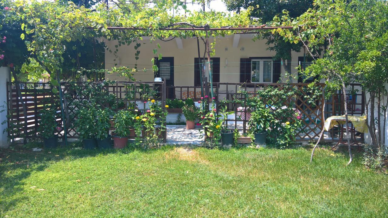 Sotiroulis Apartments Néa Meságkala Esterno foto